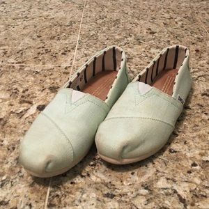 Toms Size 7. Mint green